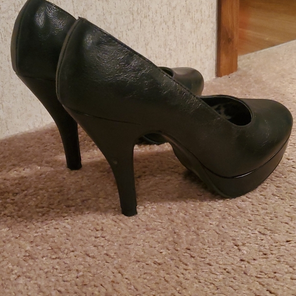 Platform black heels - Picture 3 of 3